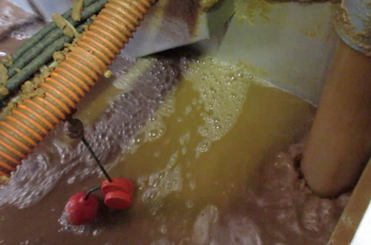 汚泥サービスタンク